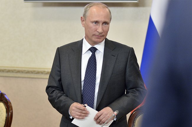 Владимир Путин официально перенес празднования Дня Победы - «Новости Музыки»
