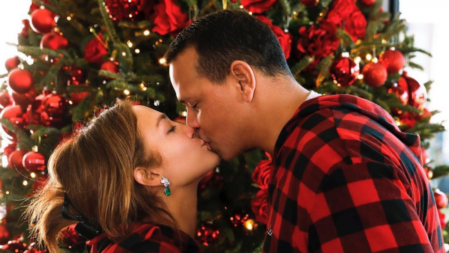 Дженнифер Лопес и Алекс Родригес устроили домашнюю рождественскую фотосессию - «Новости Музыки»