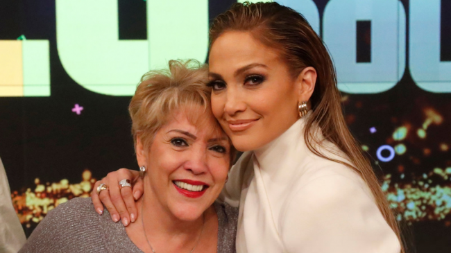 Дженнифер Лопес трогательно поздравила маму с 74-летием и станцевала с ней на своем шоу - «Новости Музыки»