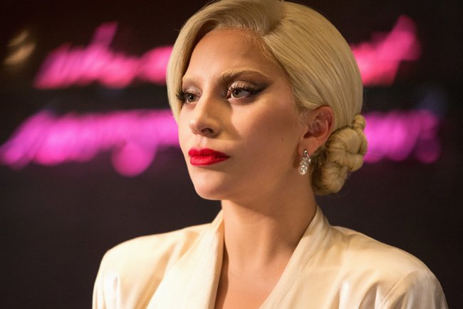 Леди Гага целовалась на сцене с женатым мужчиной - «Новости Музыки»