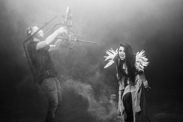 Фанаты в восторге от нового клипа Evanescence на песню The Chain - «Новости Музыки»