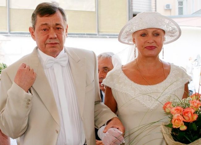 Вдова Караченцова обвинила во лжи его тайную любовницу - «Новости Музыки»