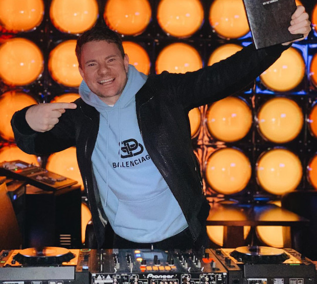 Анна Седокова, Анна Плетнева и другие в клипе Dj Smash и Не Гришковец - «Новости Музыки»