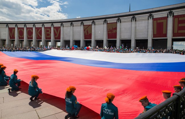 Акция «Цвета Российского Флага» 2020 - «Праздники»