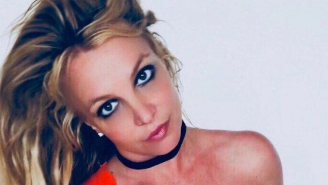 Бритни Спирс рассмешила поклонников откровенными снимками из бассейна - «Новости Музыки»