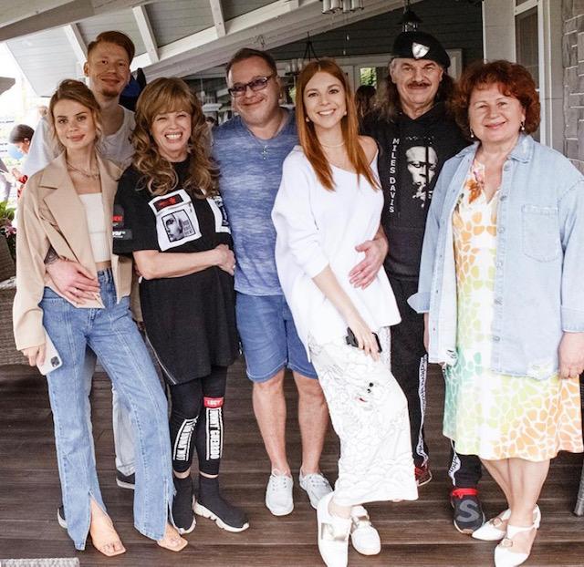 Наталья Подольская поделилась семейным фото после карантина - «Новости Музыки»