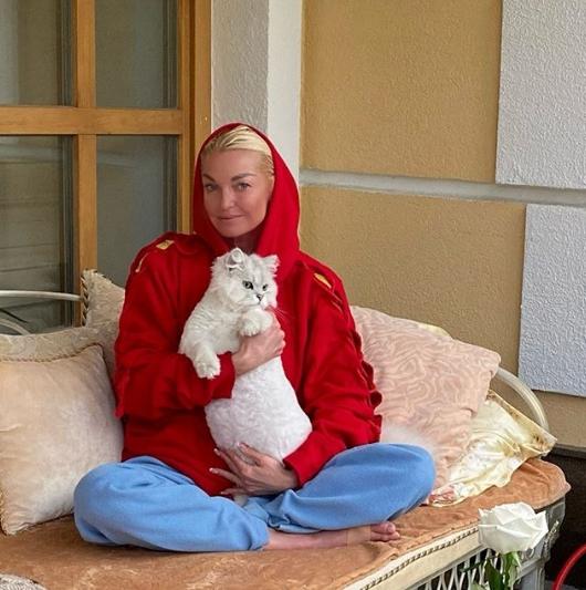 Волочкова высказалась о скандале после посещения Дивеевского монастыря - «Новости Музыки»