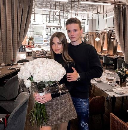 Младший сын Валерии женился на возлюбленной через месяц после помолвки - Звезды - «Новости Музыки»