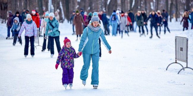 Катки с натуральным льдом в парках Москвы 2021–2022 - «С детьми»