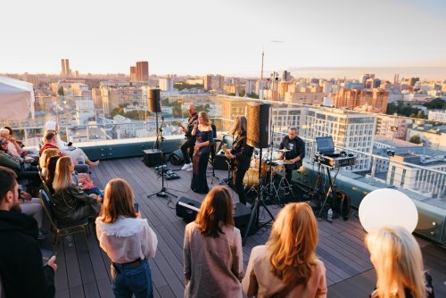Открытие сезона атмосферных летних джазовых концертов на крышах 2022 - «Новости музыки»