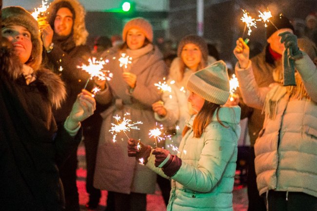 Новогодняя ночь 2023 в парках Москвы - «Праздники»