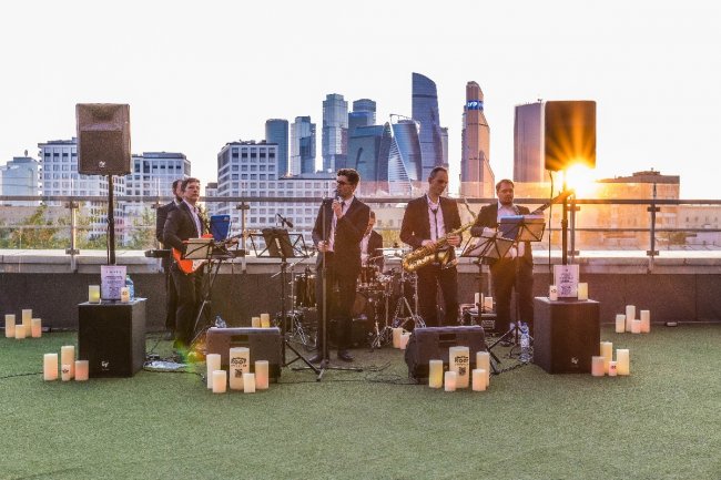 Романтический нью-йоркский джаз на летней крыше с видом на Сити - «Шоу»