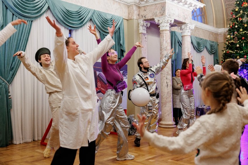 Научная ёлка в Музее современной истории России 2025–2026 - «Праздники»