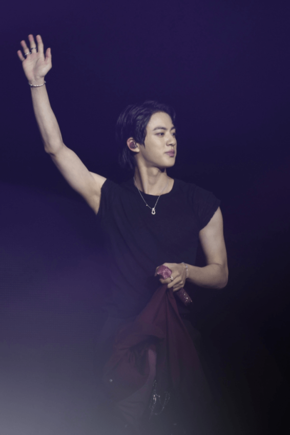 Поцеловавшая Джина женщина из Японии предстала перед судом за своё поведение - «Новости Музыки»