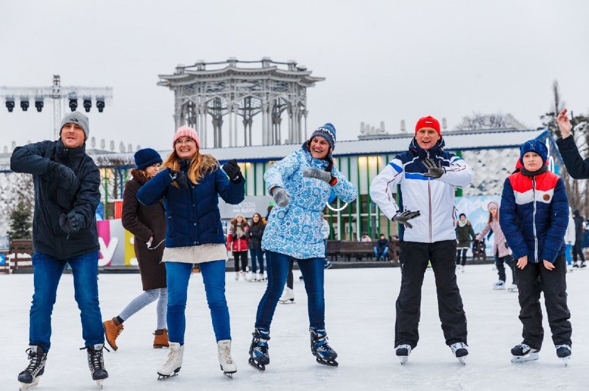 Утренние зарядки на катке ВДНХ 2025–2026 - «Выставки»