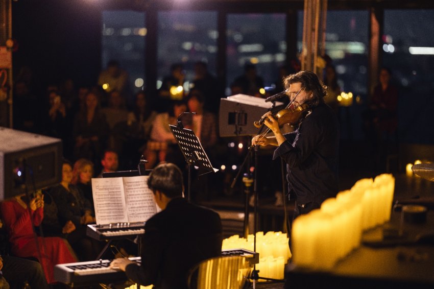 Музыка Ханса Циммера в струнном звучании камерного оркестра с арфой на панорамной теплой крыше - «Шоу»