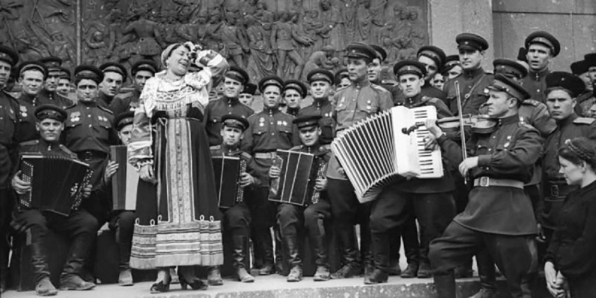 Выставка «Искусство под огнем. Фронтовые бригады для Победы» - «Образование»