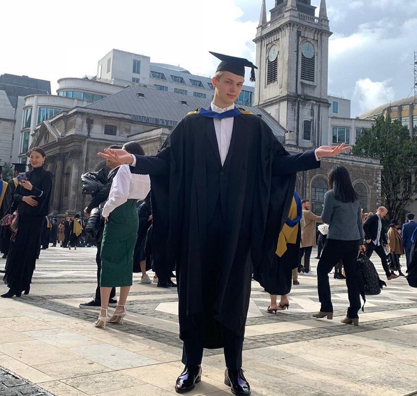 Внук Пугачёвой Дени Байсаров отрёкся от Примадонны и лишился квартиры за полмиллиарда - «Новости Музыки»